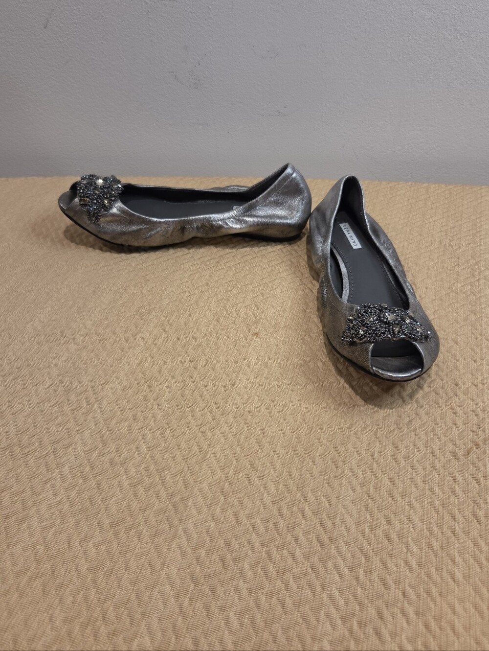 Vera Wang Size 5.5 Embellished Silver Leather Peep Toe Flats